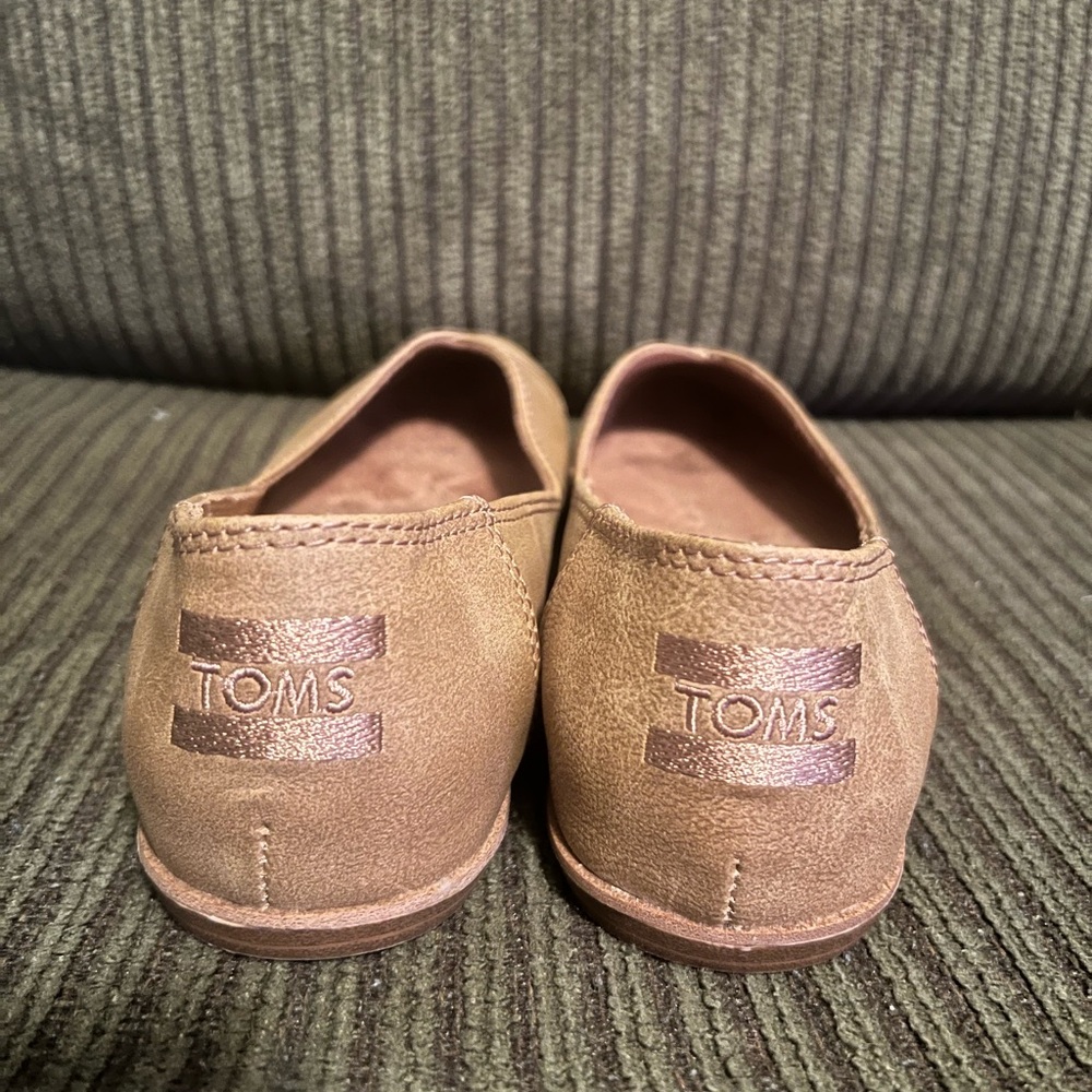 TOMS Women's Camel Loafers - Picture 6 of 8
